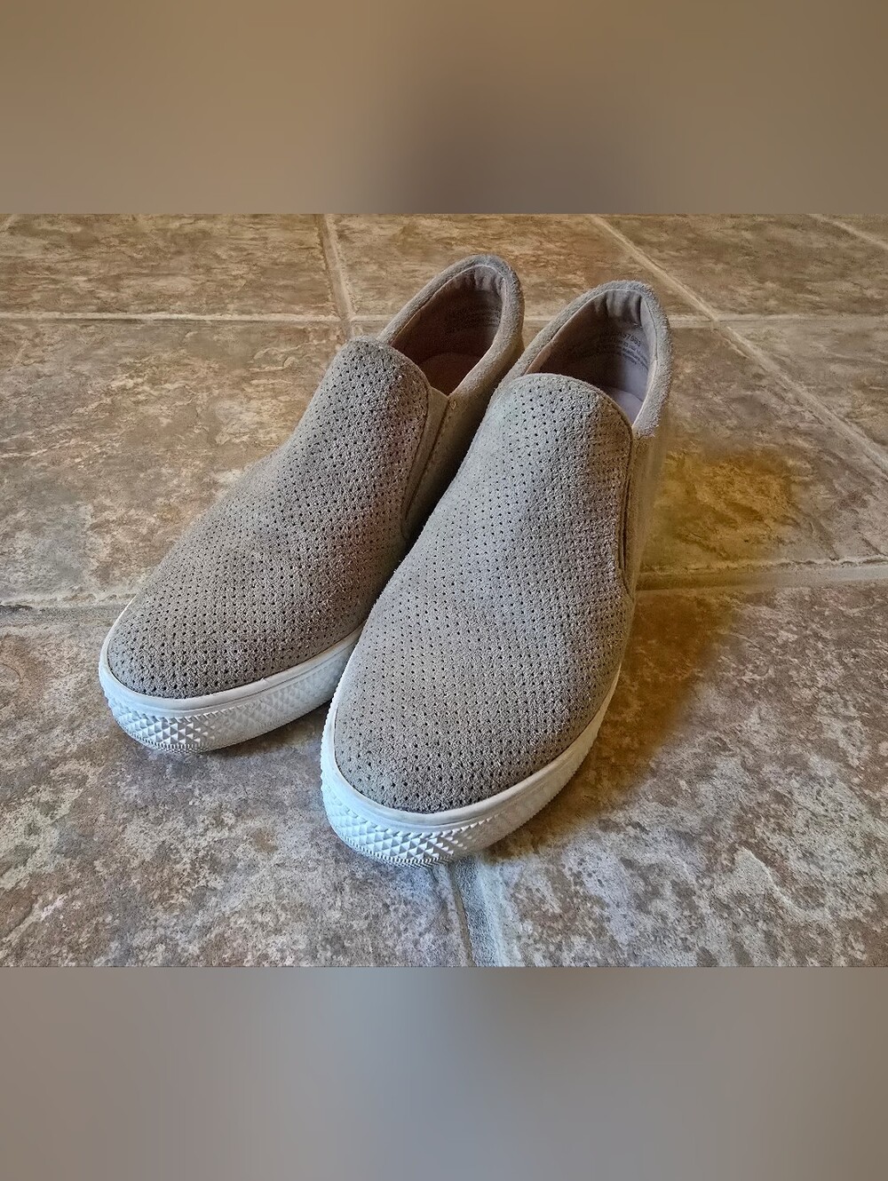 Casual Slip-On Sneakers – Women's Size 6